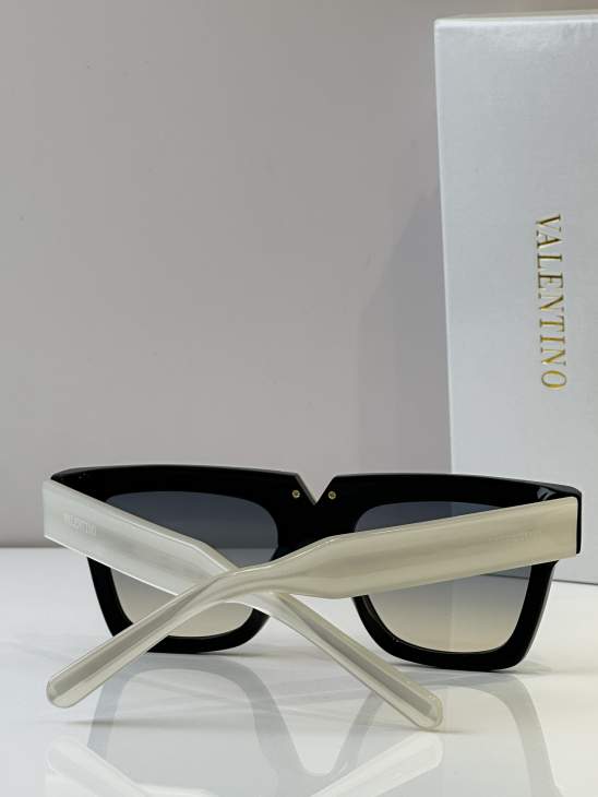 Picture of Valentino Sunglasses _SKUfw67175881fw